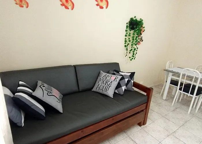 Apartamento Guarujá 5 minutos da praia do Canto Tortuga com Wi-fi prox ao restaurante Rufino's