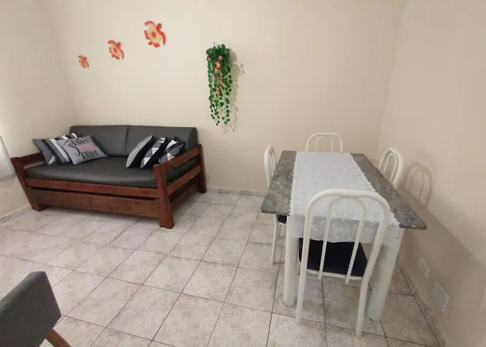 Apartamento Guarujá 5 minutos da praia do Canto Tortuga com Wi-fi prox ao restaurante Rufino's